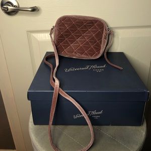 MOSSIMO CROSS BODY PURSE!!!